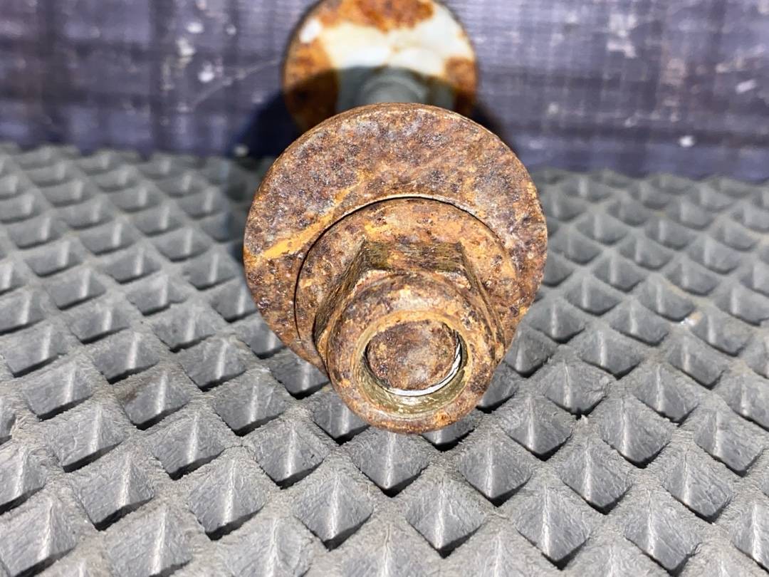 Болт развальный, 670 рублей, Красноярск