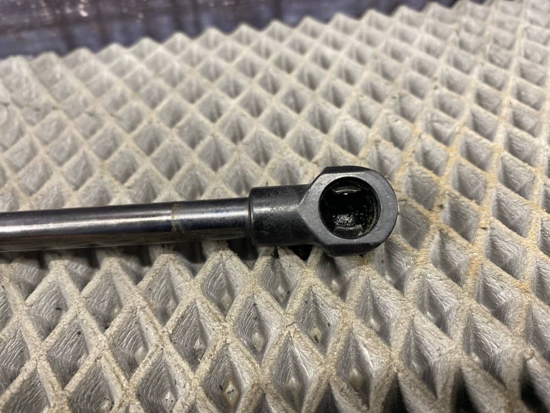 Амортизатор капота, 878 рублей, Красноярск