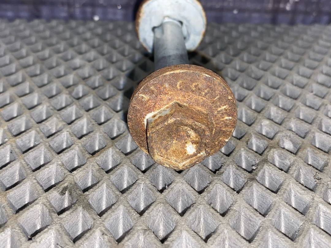 Болт развальный, 465 рублей, Красноярск