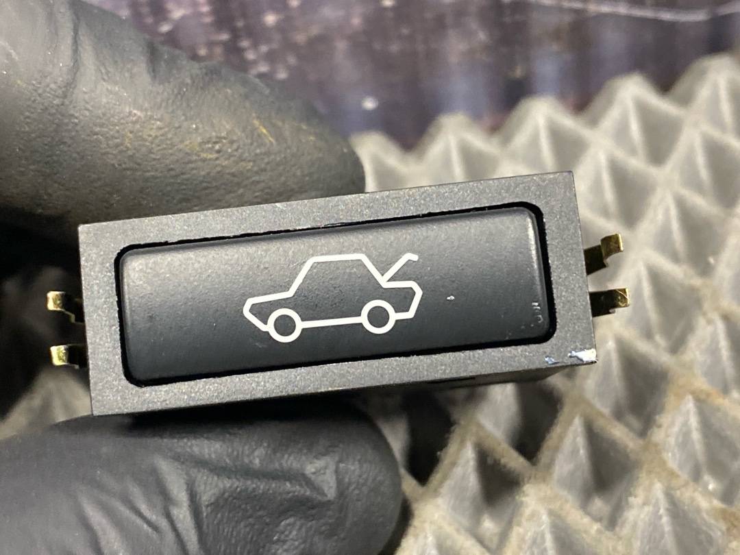 Кнопка открывания багажника, 345 рублей, Красноярск