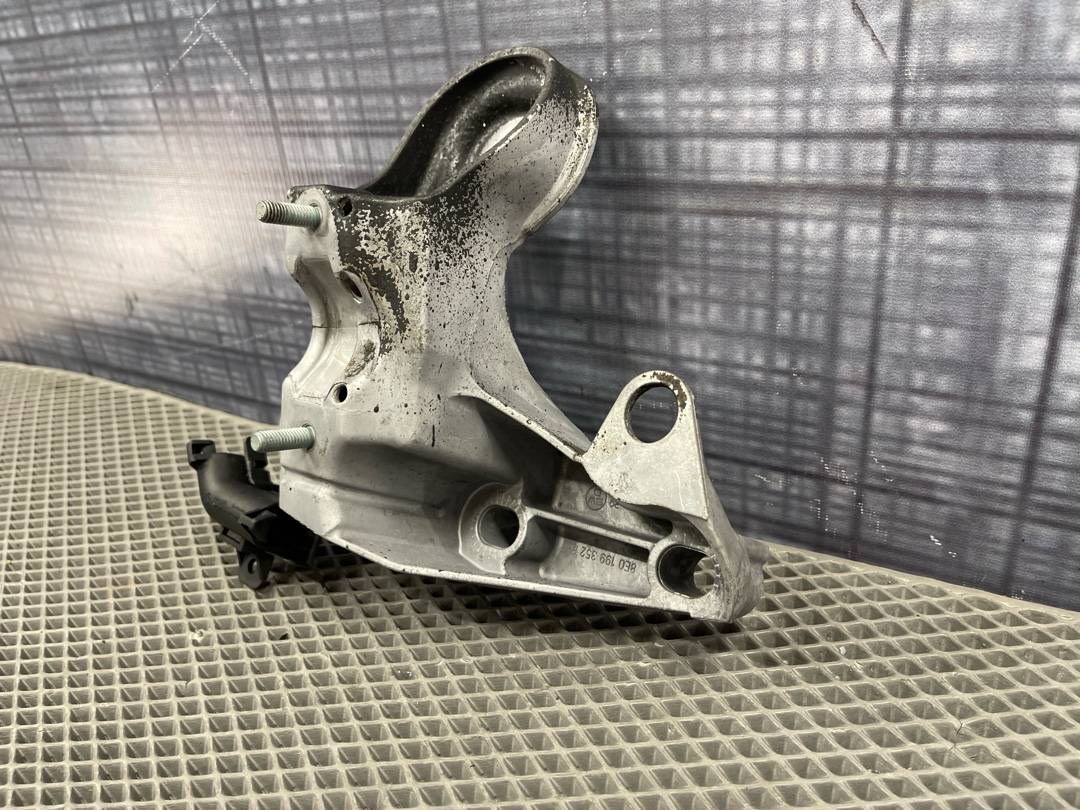 Кронштейн двигателя, 666 рублей, Красноярск