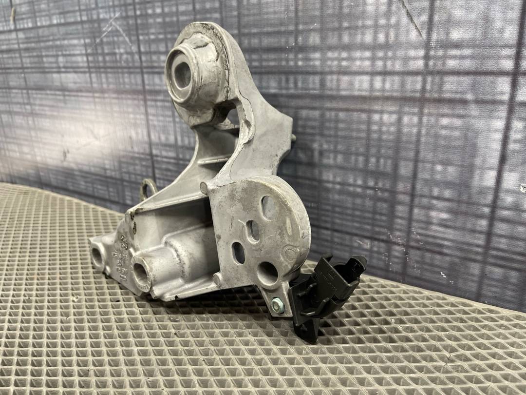 Кронштейн двигателя, 666 рублей, Красноярск