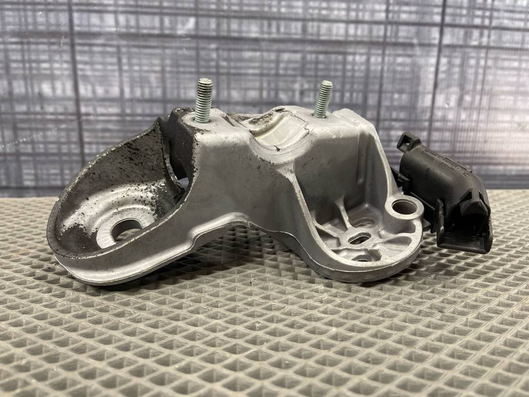 Кронштейн двигателя, 666 рублей, Красноярск