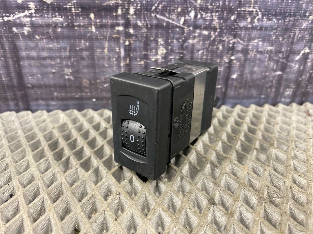 Кнопка подогрева сиденья, 726 рублей, Красноярск