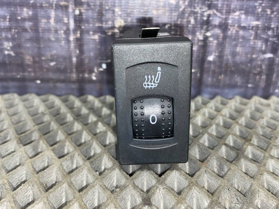 Кнопка подогрева сиденья, 726 рублей, Красноярск