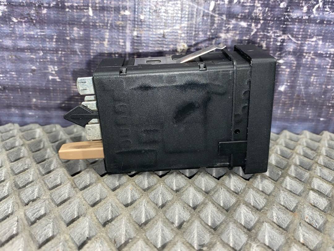 Кнопка подогрева сиденья, 726 рублей, Красноярск