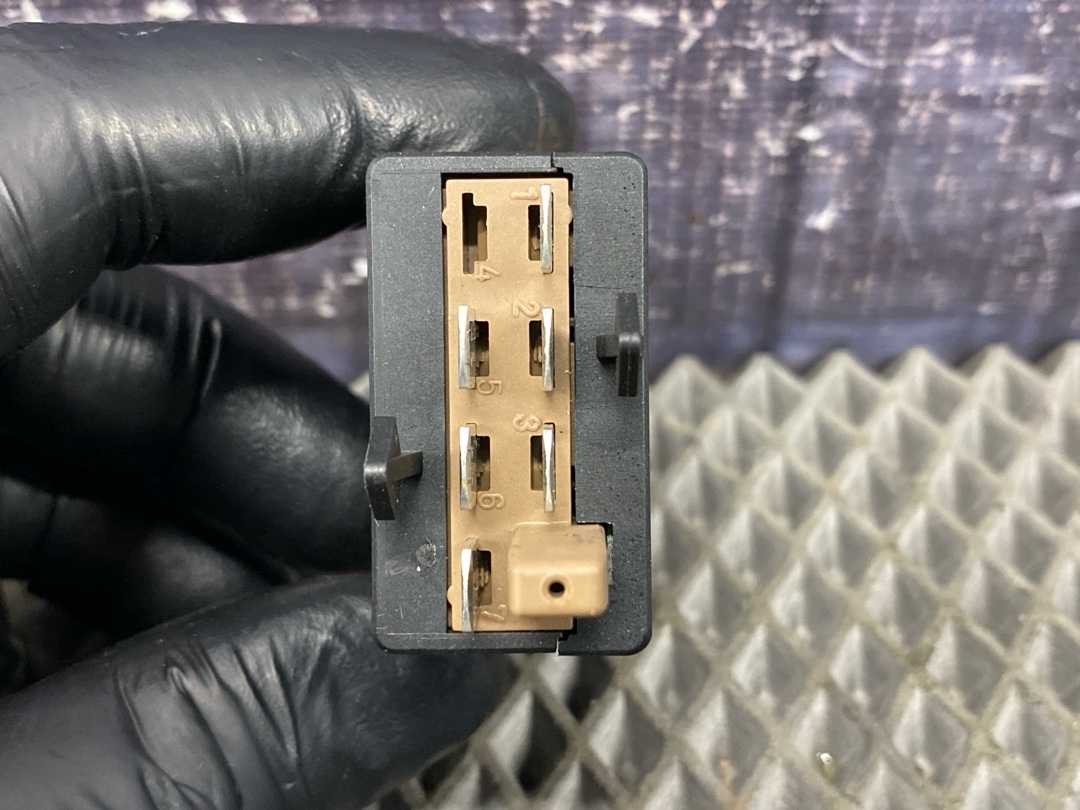 Кнопка подогрева сиденья, 726 рублей, Красноярск