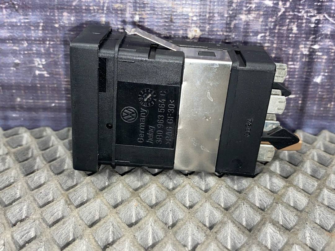 Кнопка подогрева сиденья, 726 рублей, Красноярск