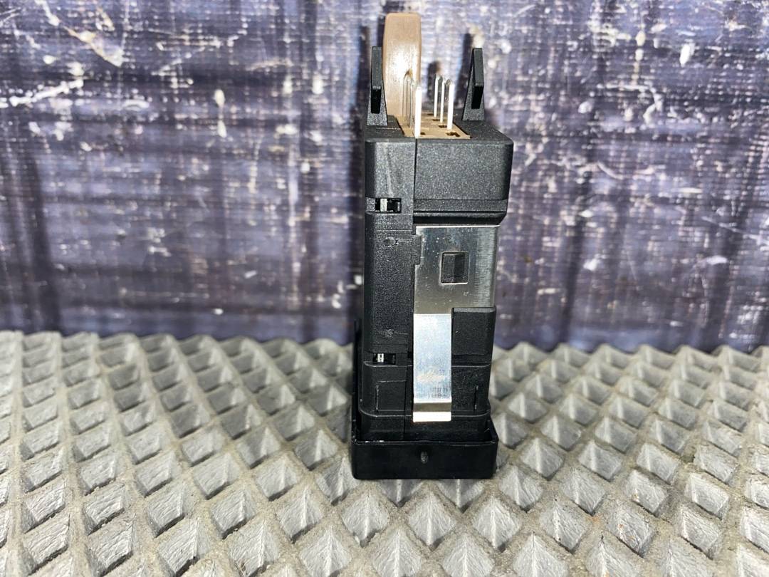 Кнопка подогрева сиденья, 726 рублей, Красноярск