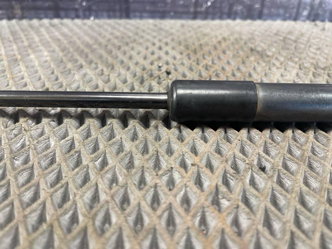 Амортизатор багажника, 553 рублей, Красноярск