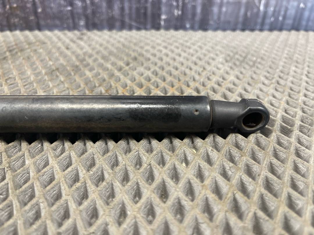 Амортизатор багажника, 553 рублей, Красноярск