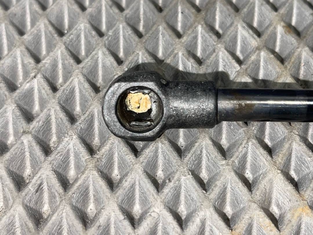 Амортизатор багажника, 553 рублей, Красноярск