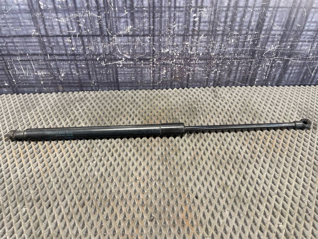 Амортизатор багажника, 553 рублей, Красноярск