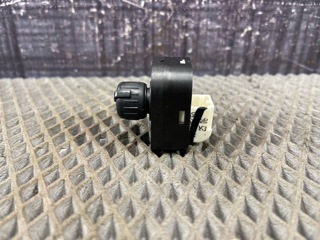 Кнопка регулировки зеркал, 1037 рублей, Красноярск