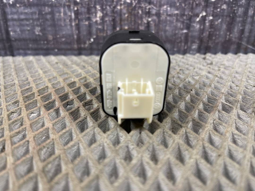 Кнопка регулировки зеркал, 1037 рублей, Красноярск