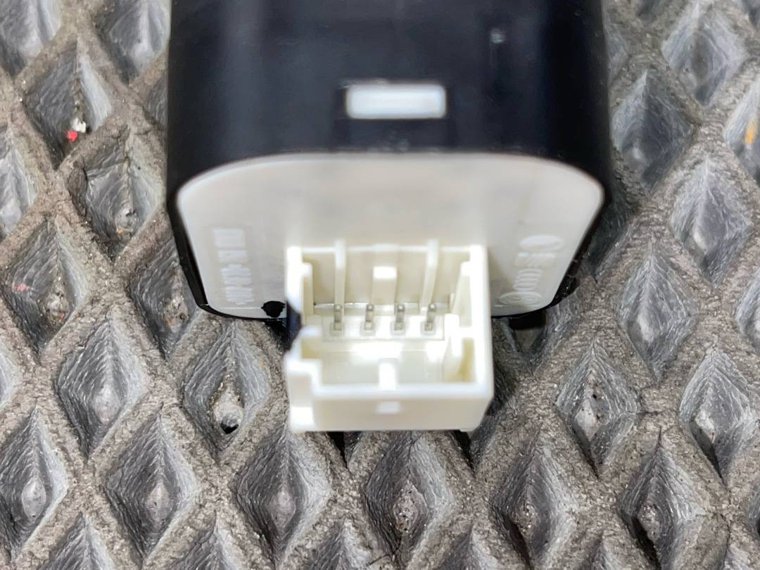 Кнопка регулировки зеркал, 1037 рублей, Красноярск