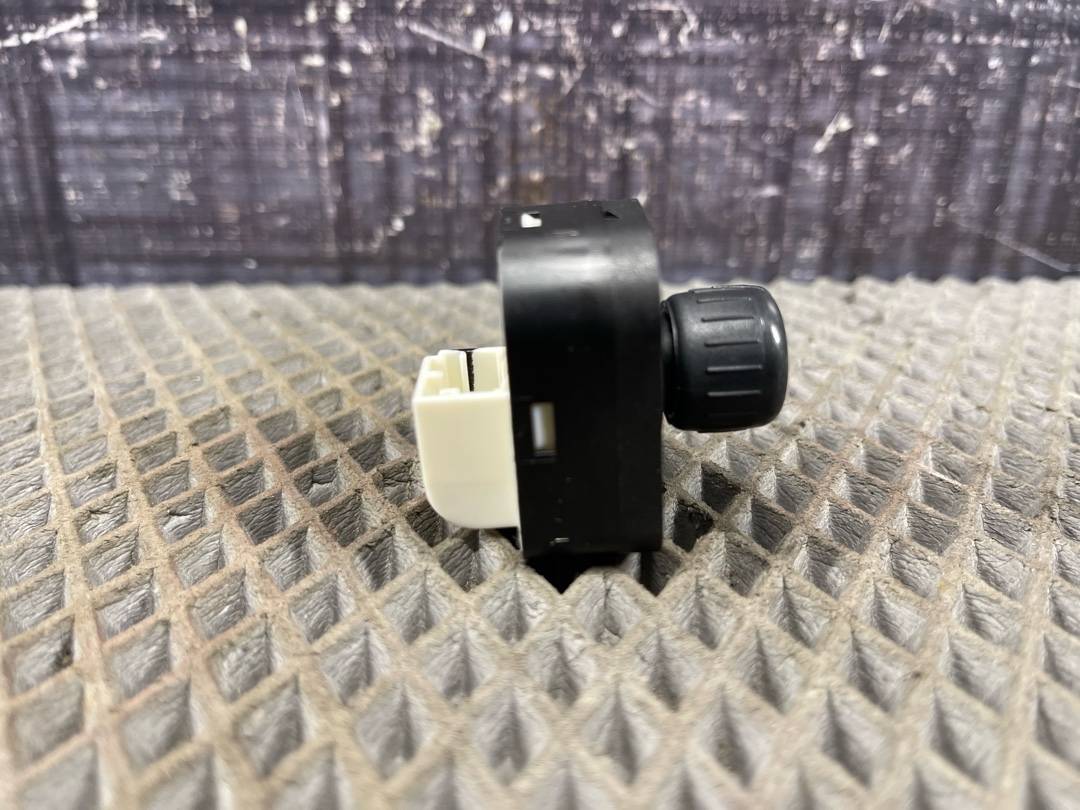 Кнопка регулировки зеркал, 1037 рублей, Красноярск