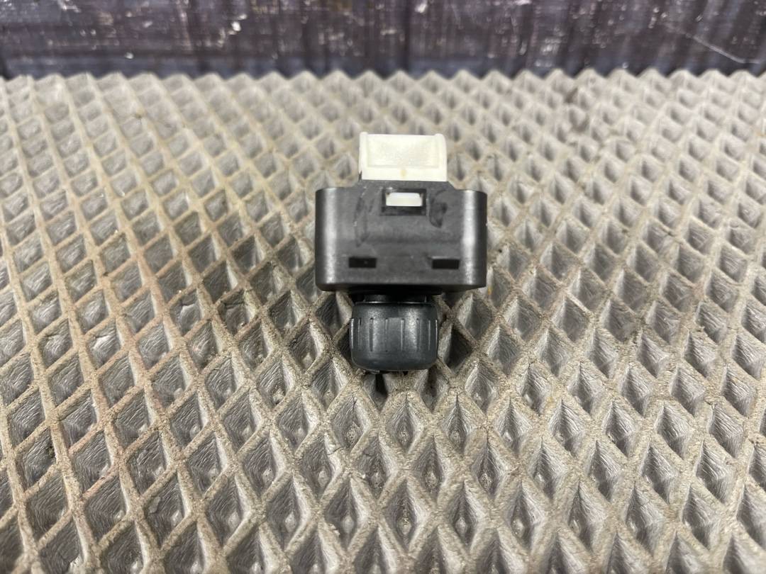 Кнопка регулировки зеркал, 1037 рублей, Красноярск