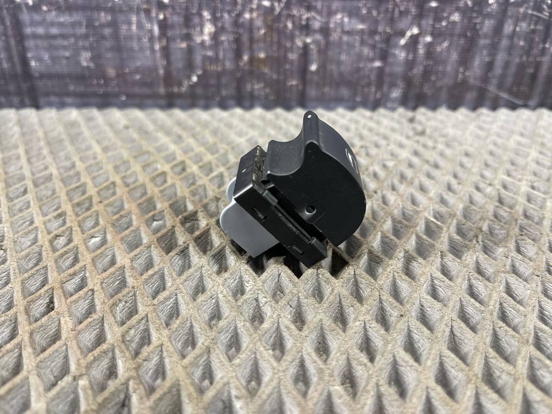 Кнопка стеклоподъемника, 485 рублей, Красноярск