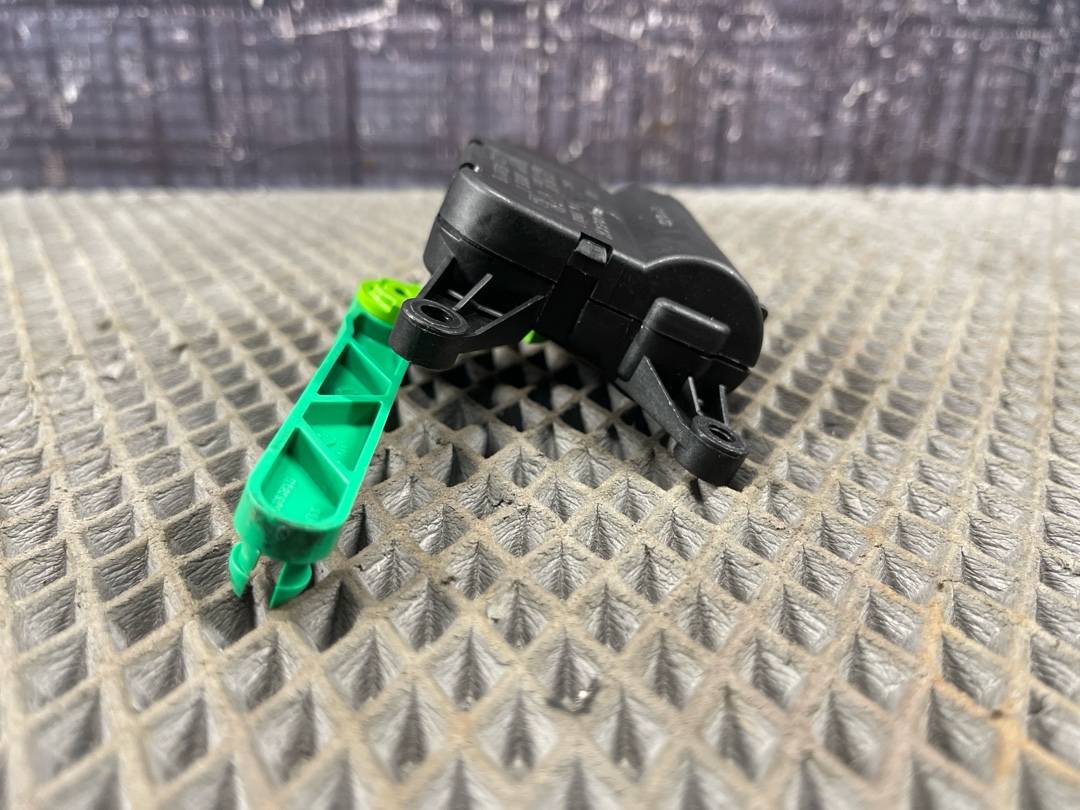 Мотор заслонки печки, 901 рублей, Красноярск