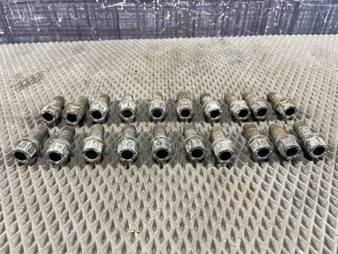 Комплект колесных болтов, 2440 рублей, Красноярск