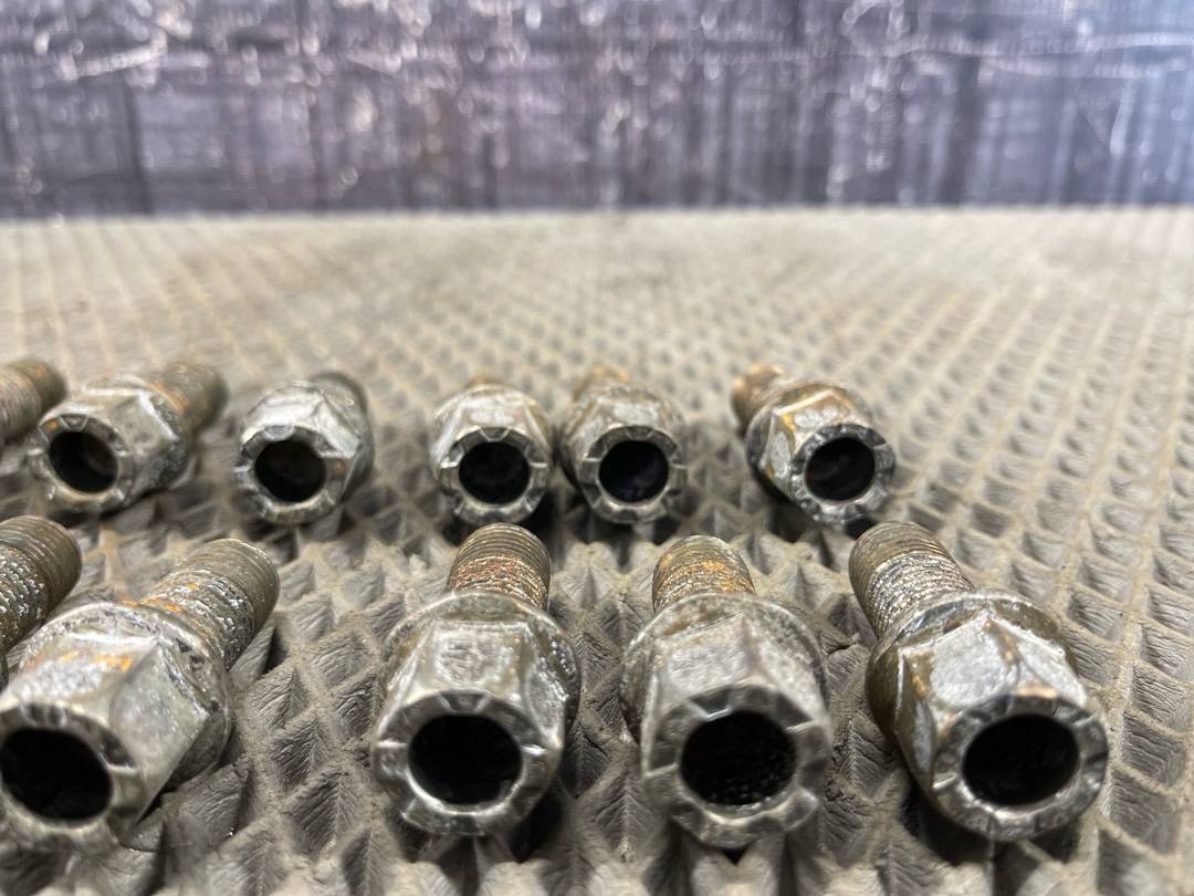 Комплект колесных болтов, 2440 рублей, Красноярск