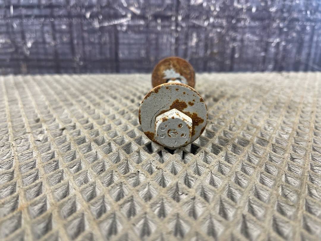 Болт развальный, 710 рублей, Красноярск