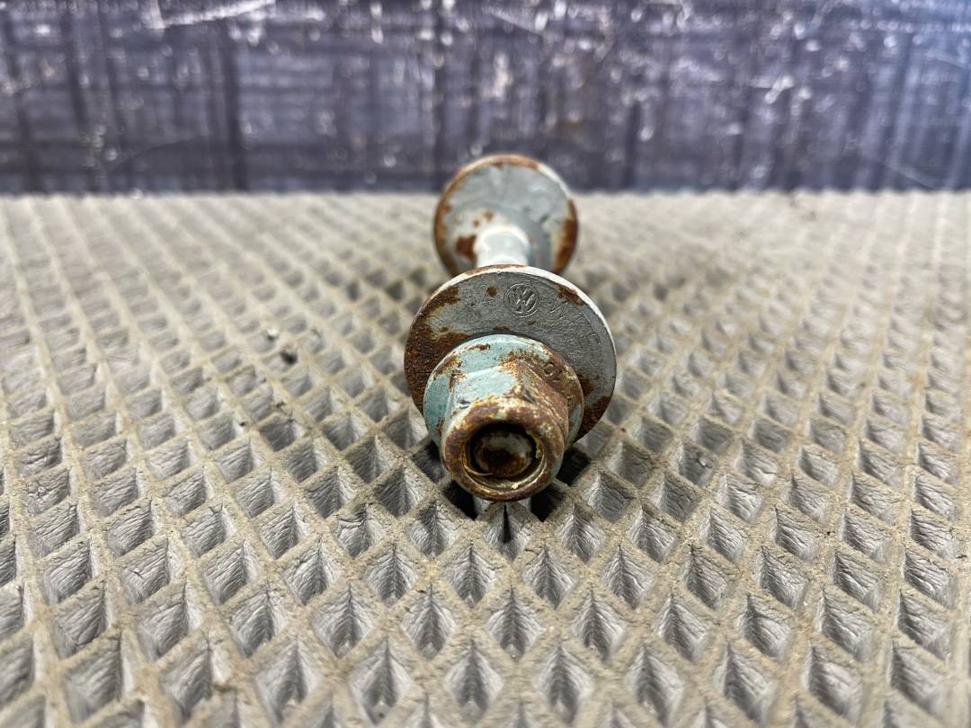 Болт развальный, 710 рублей, Красноярск