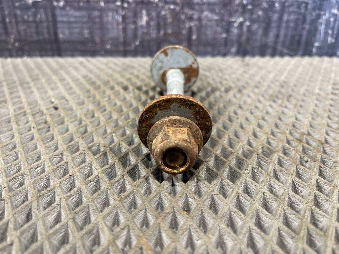 Болт развальный, 710 рублей, Красноярск