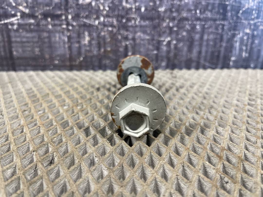 Болт развальный, 710 рублей, Красноярск