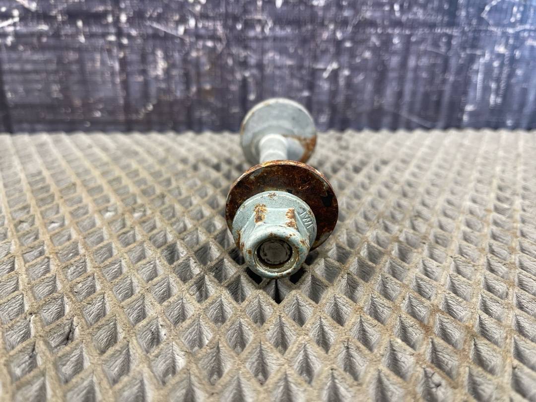 Болт развальный, 710 рублей, Красноярск