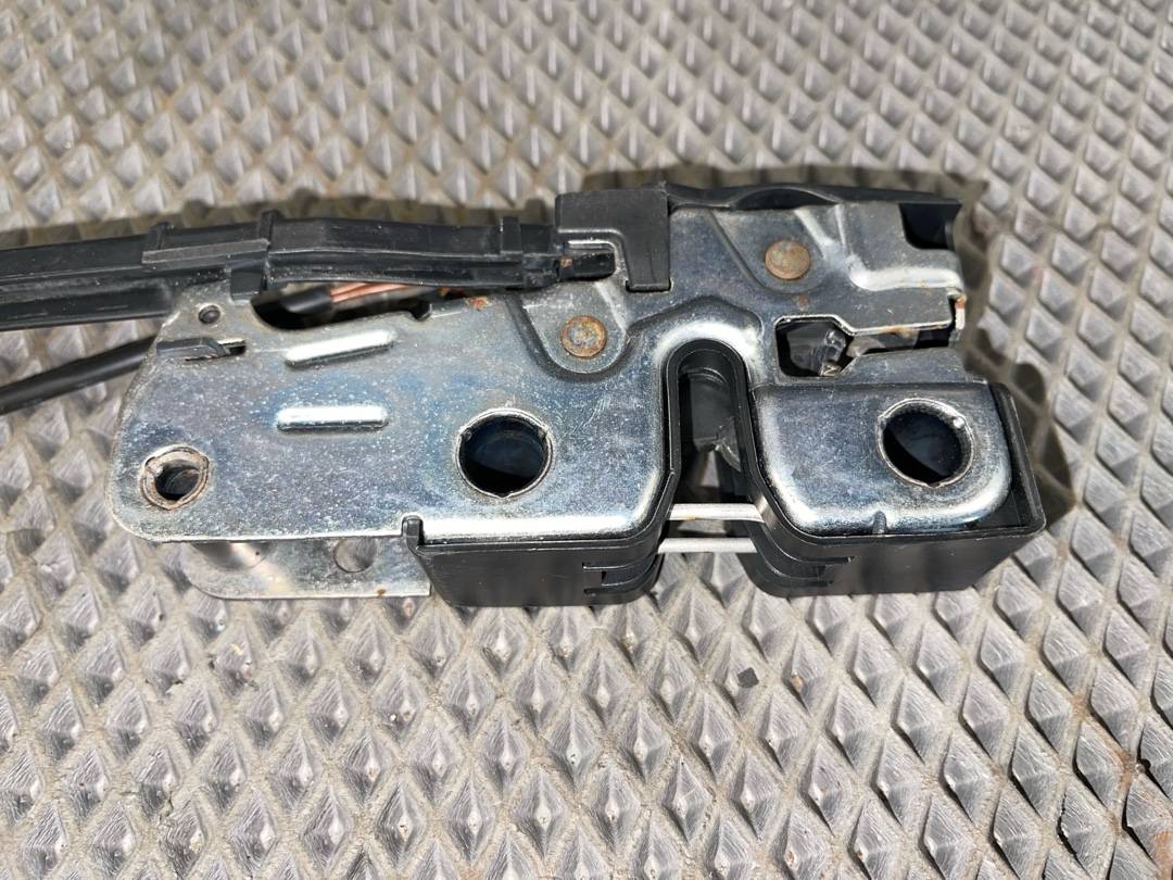 Замок капота, 1630 рублей, Красноярск