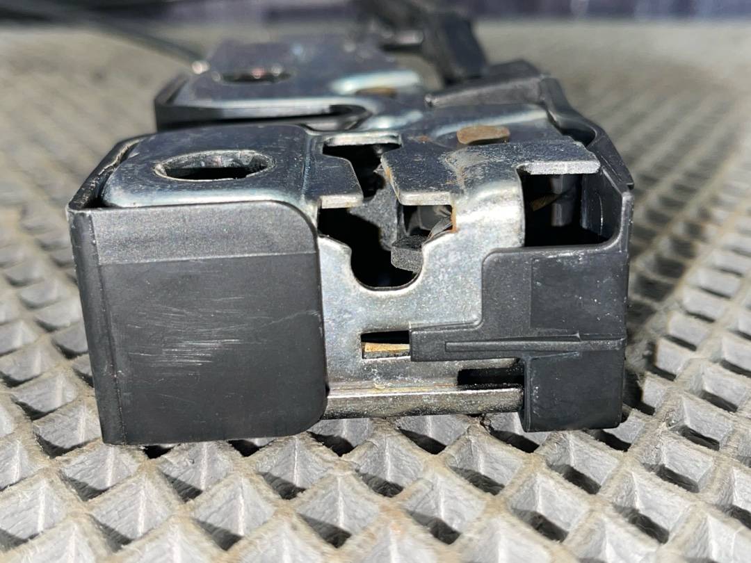 Замок капота, 1630 рублей, Красноярск