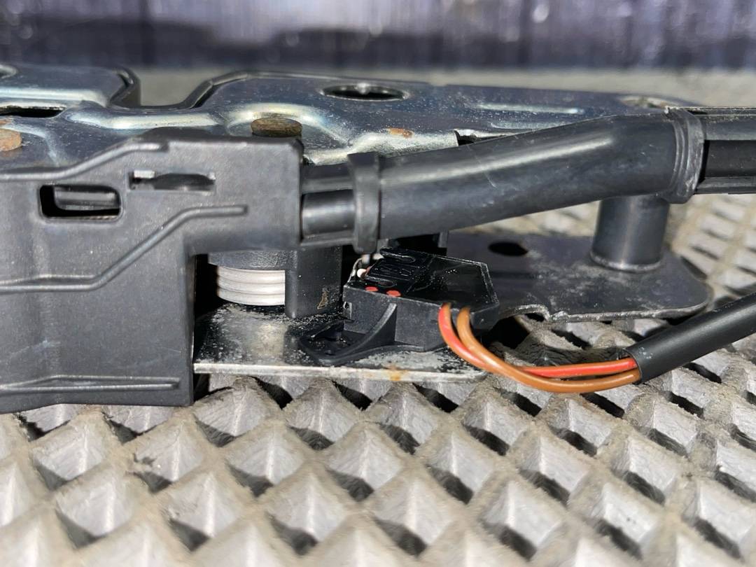 Замок капота, 1630 рублей, Красноярск