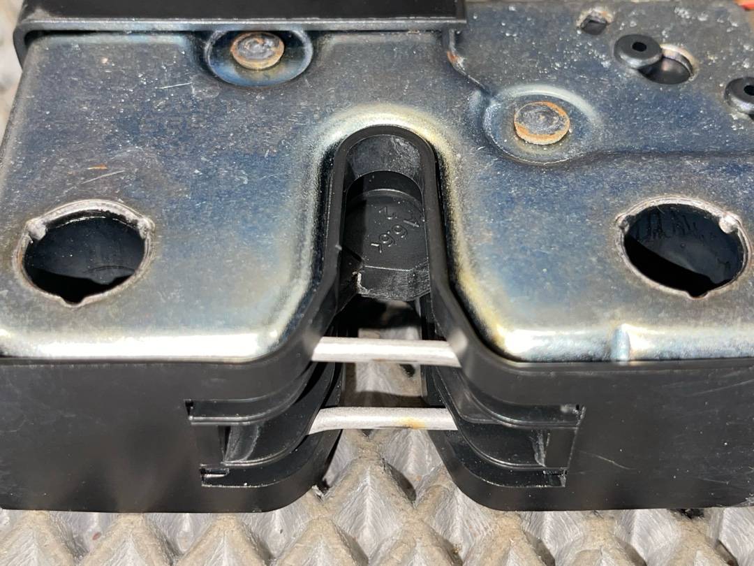 Замок капота, 1630 рублей, Красноярск