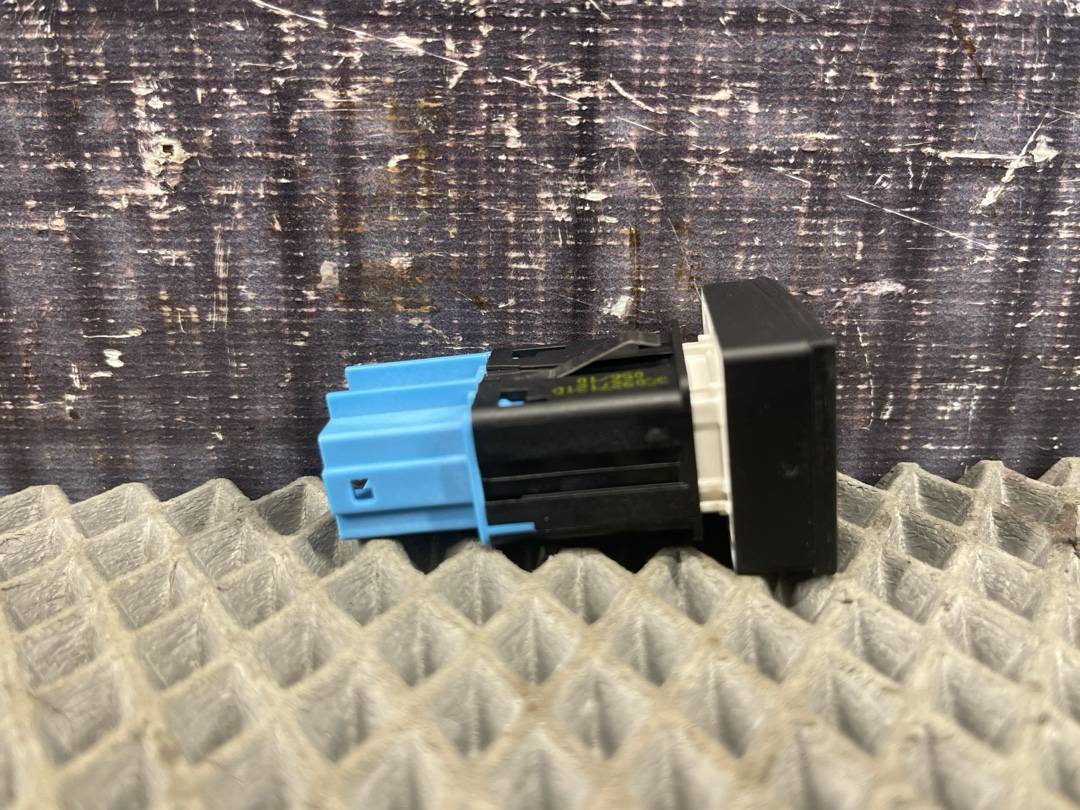 Кнопка салона, 720 рублей, Красноярск