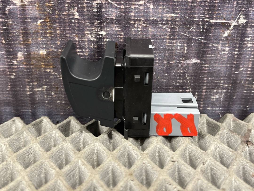 Кнопка стеклоподъемника, 730 рублей, Красноярск