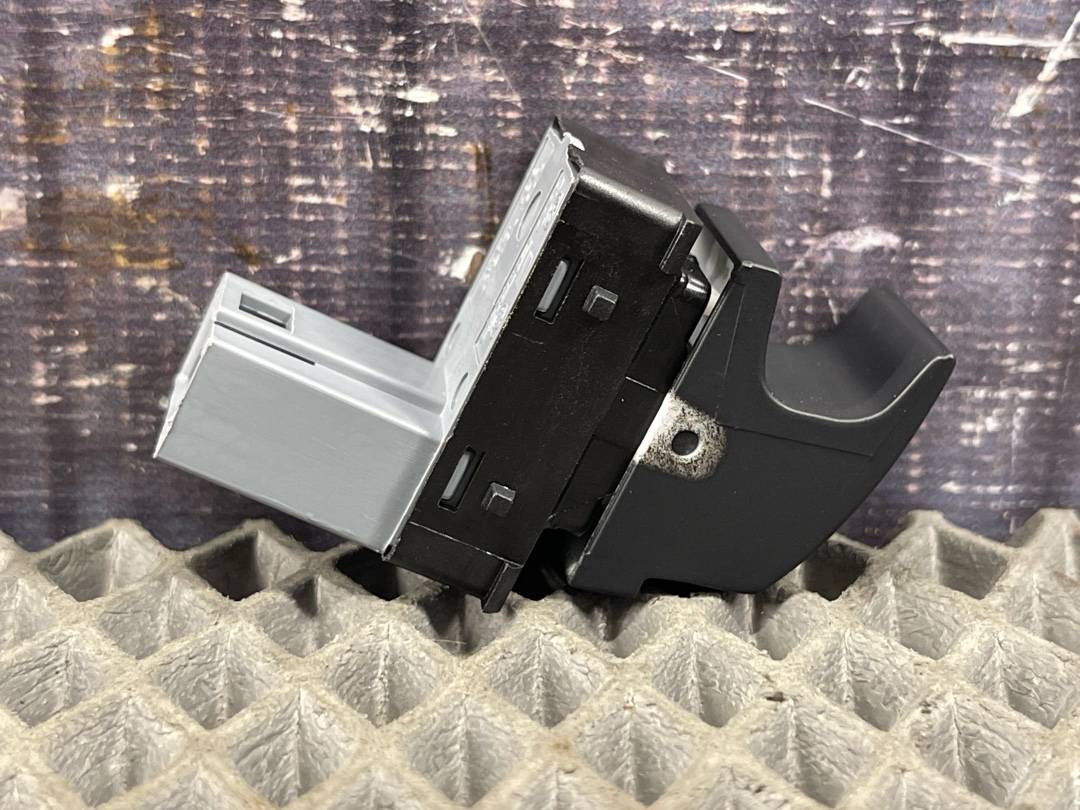 Кнопка стеклоподъемника, 730 рублей, Красноярск