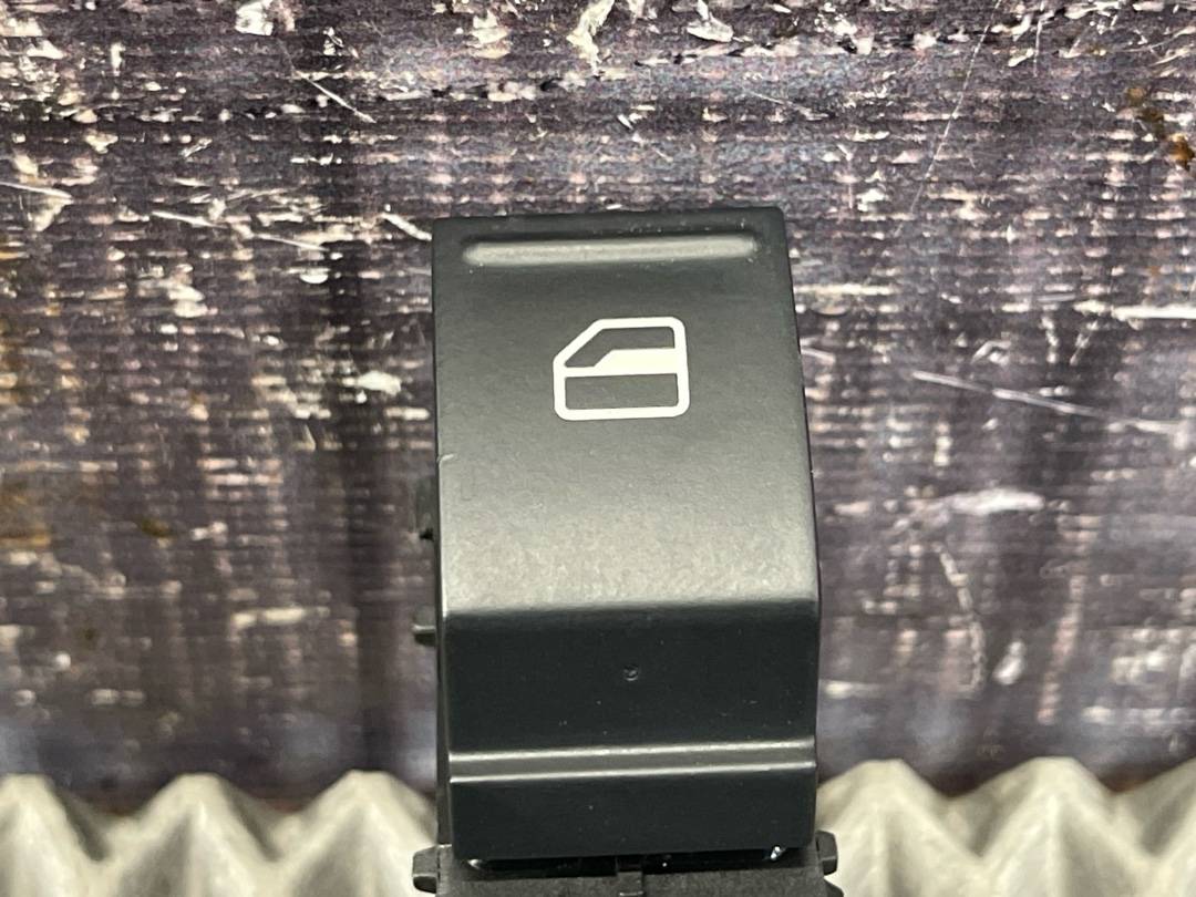 Кнопка стеклоподъемника, 730 рублей, Красноярск