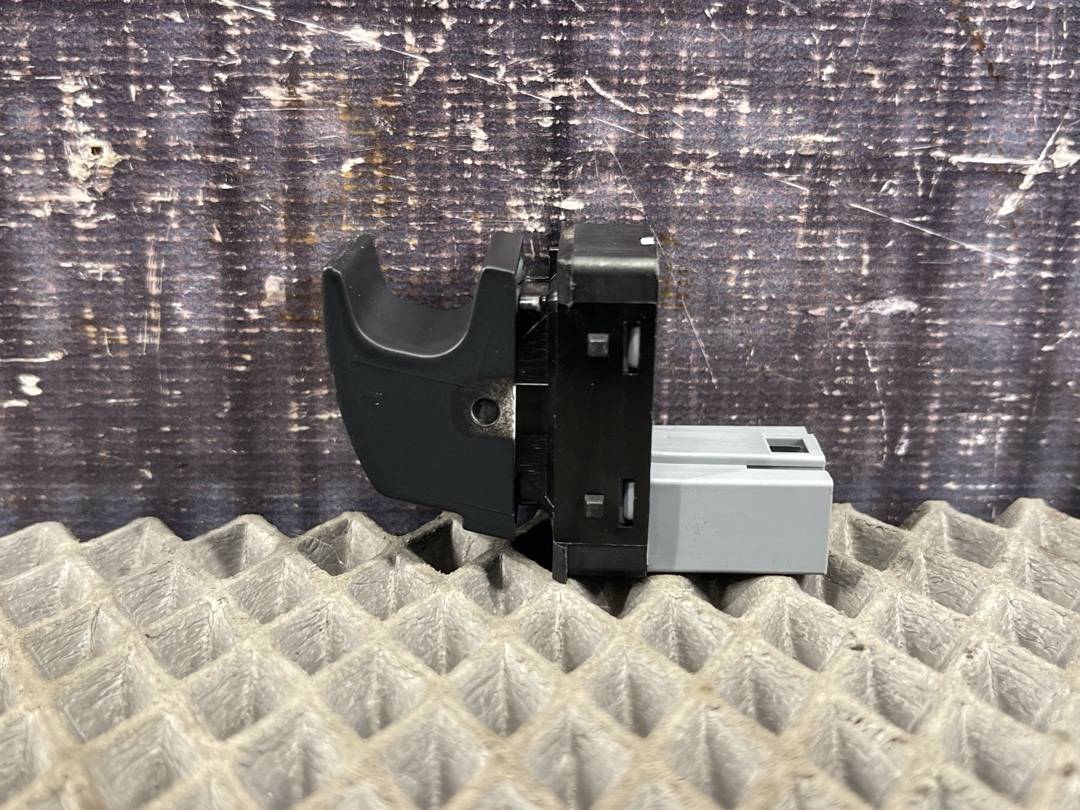 Кнопка стеклоподъемника, 730 рублей, Красноярск