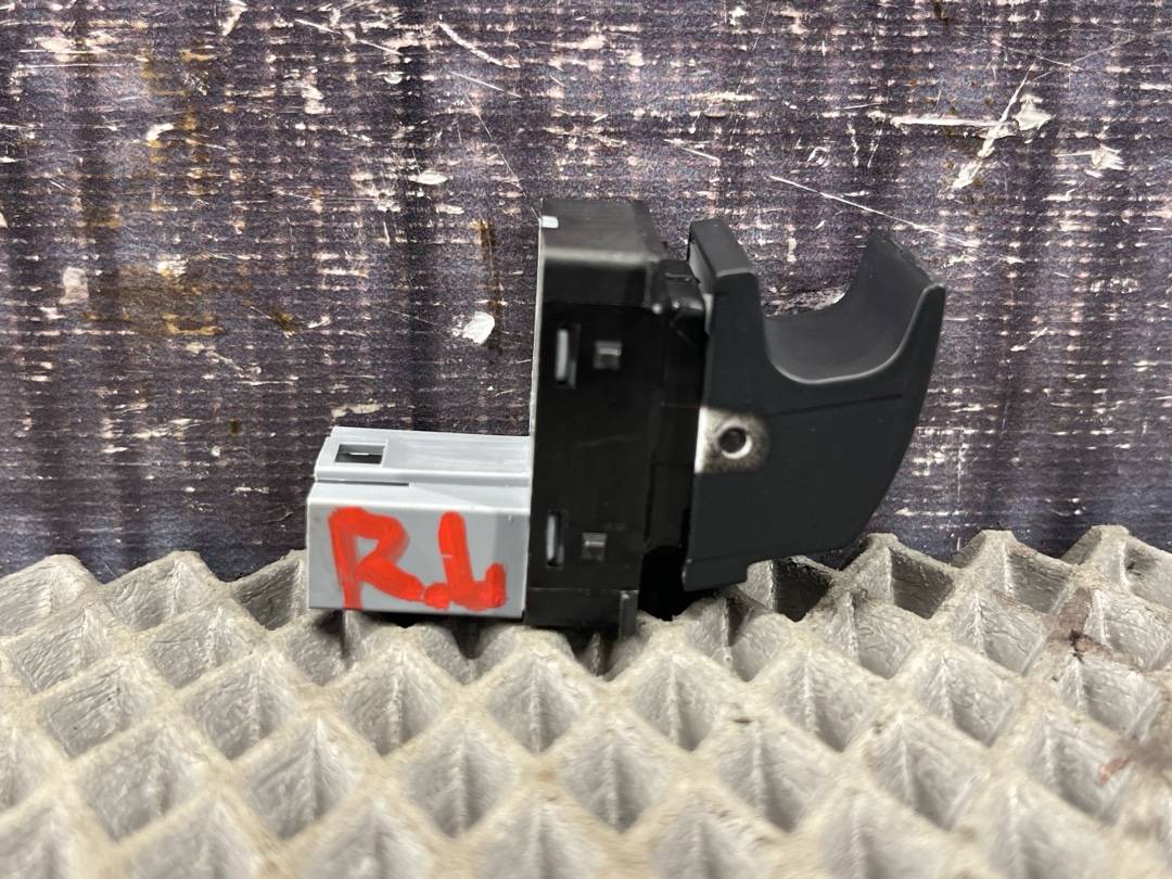 Кнопка стеклоподъемника, 730 рублей, Красноярск