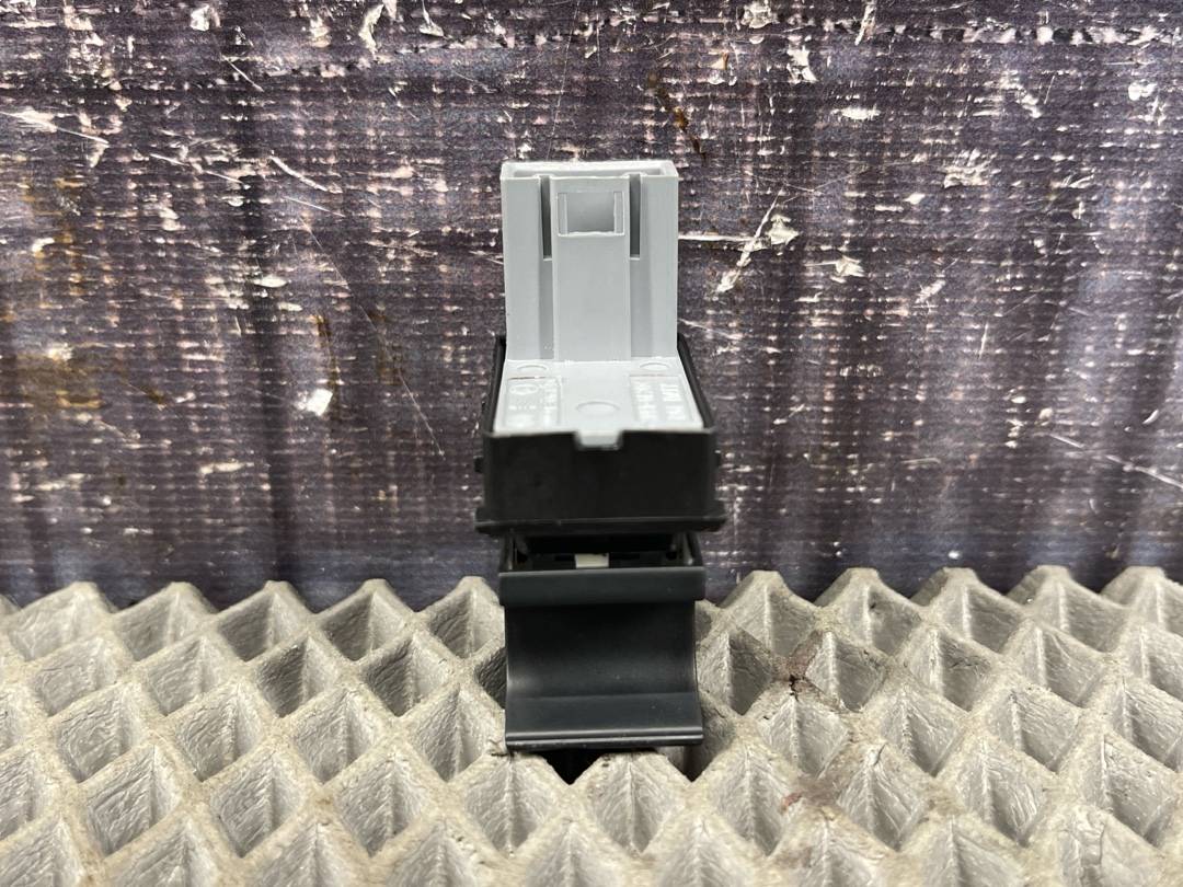 Кнопка стеклоподъемника, 730 рублей, Красноярск