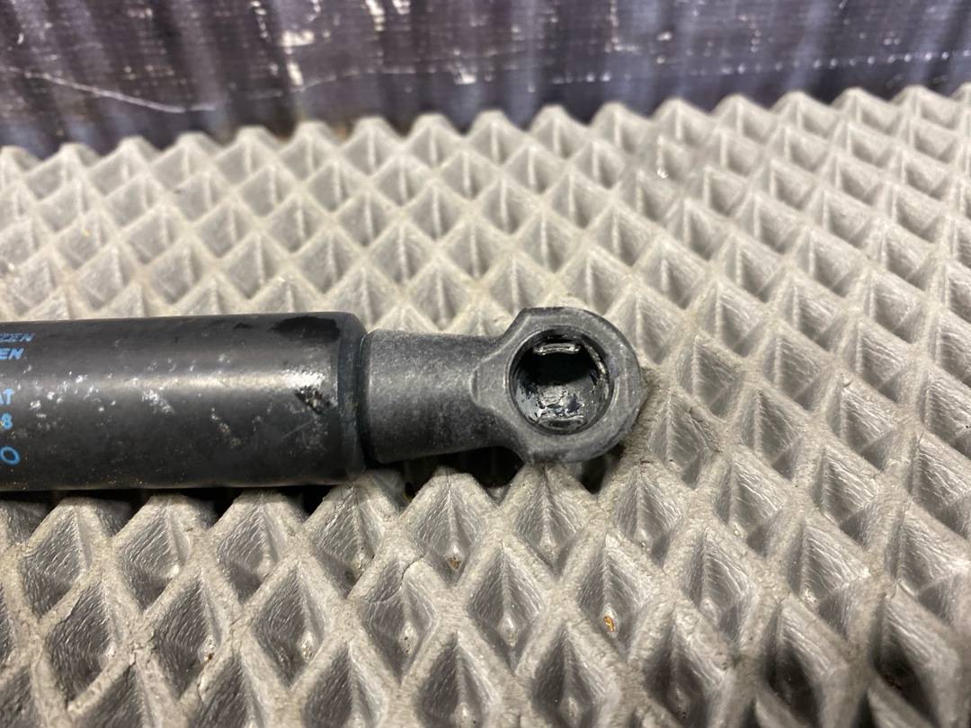 Амортизатор багажника, 880 рублей, Красноярск