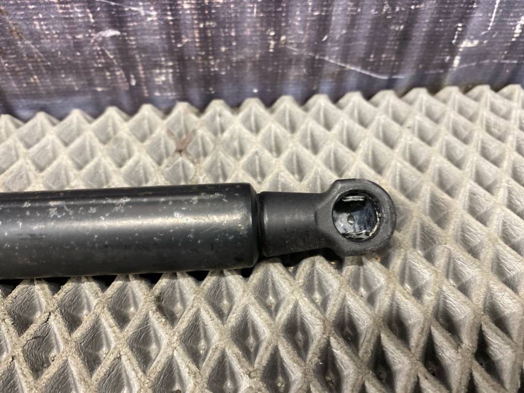 Амортизатор багажника, 880 рублей, Красноярск