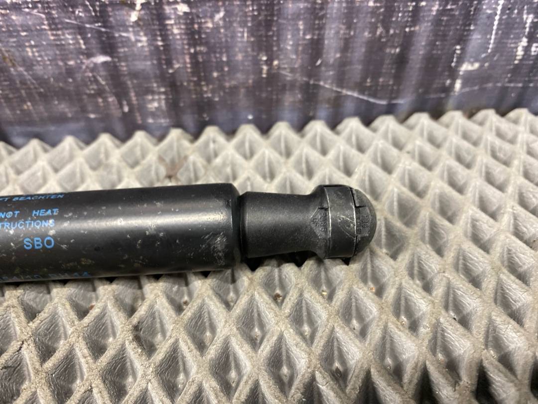 Амортизатор багажника, 880 рублей, Красноярск