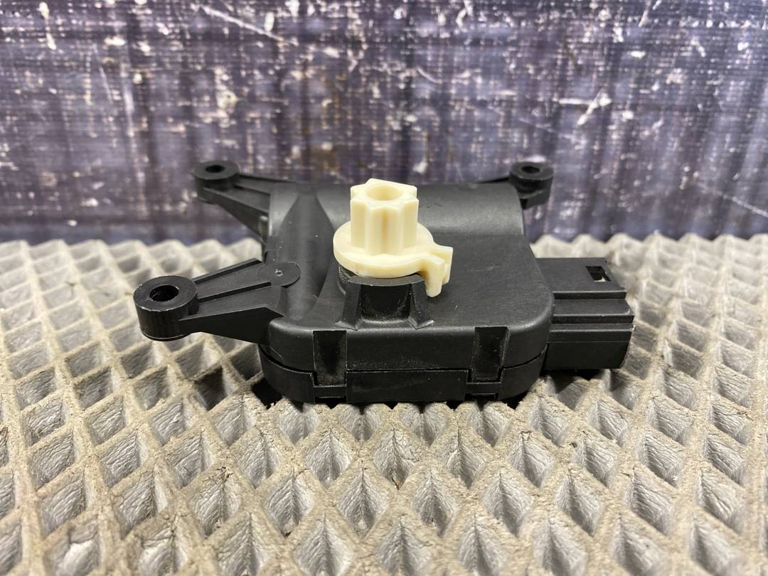 Мотор заслонки печки, 1470 рублей, Красноярск