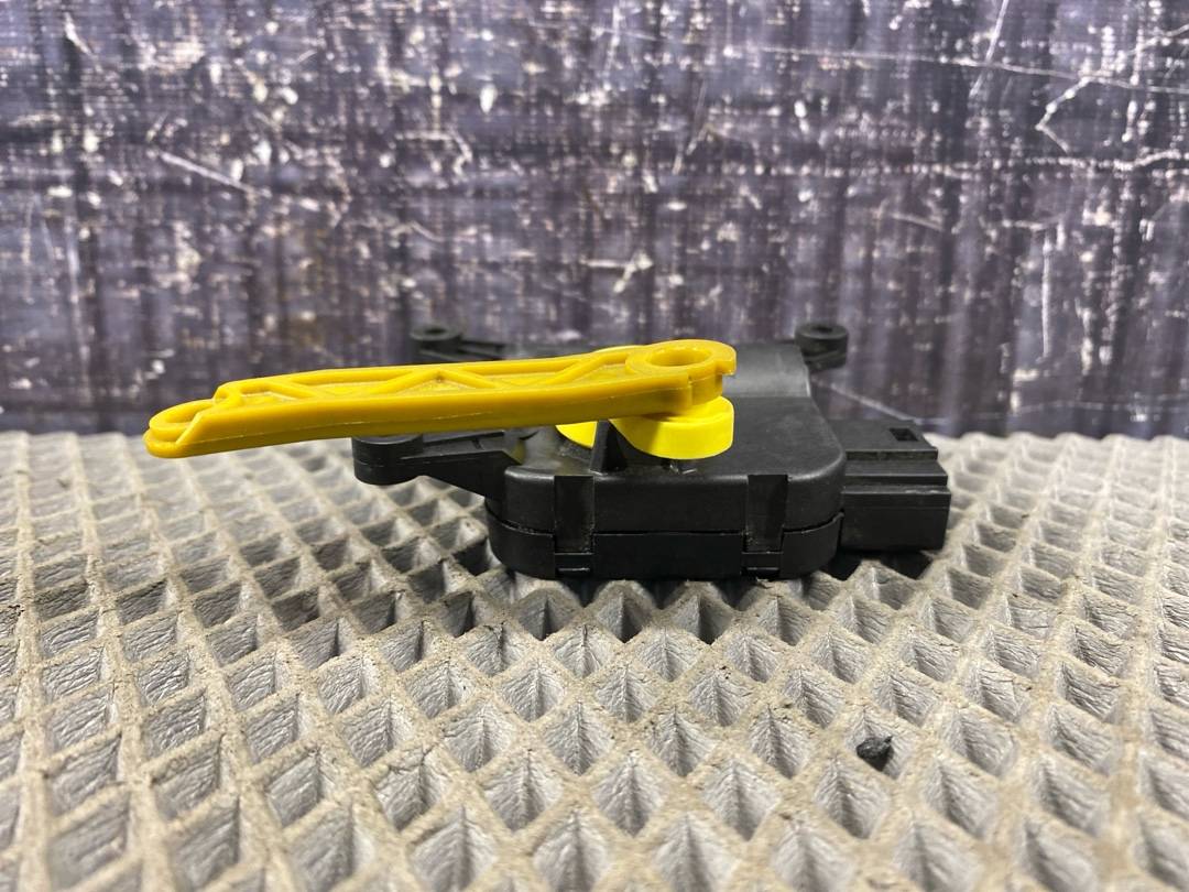 Мотор заслонки печки, 1470 рублей, Красноярск