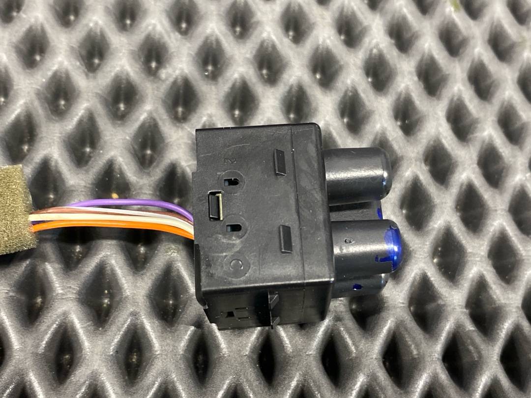 Кнопка памяти сиденья, 620 рублей, Красноярск