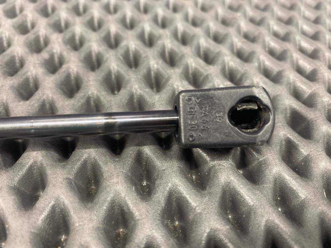 Амортизатор багажника, 2110 рублей, Красноярск