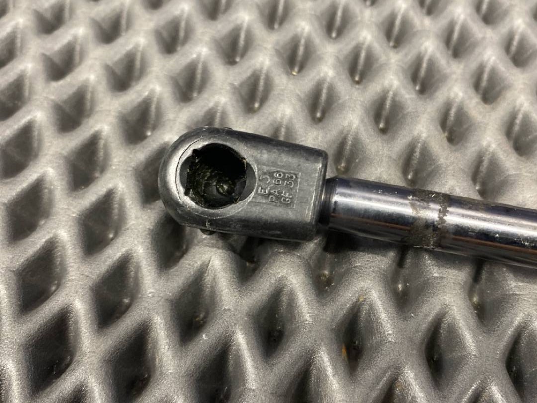 Амортизатор багажника, 2840 рублей, Красноярск